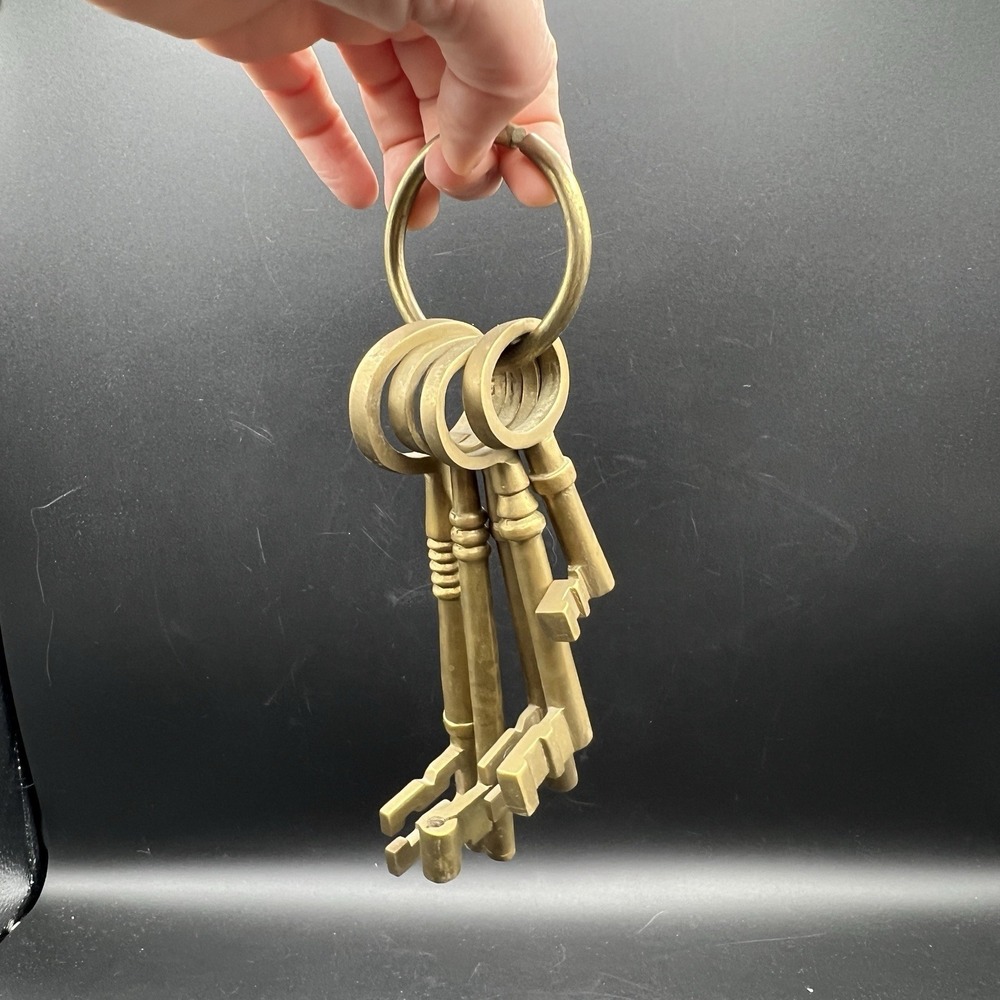 Vintage Solid Brass Skeleton Key Ring Decor Large Thick Heavy Set Of 5 - Picture 4 of 6